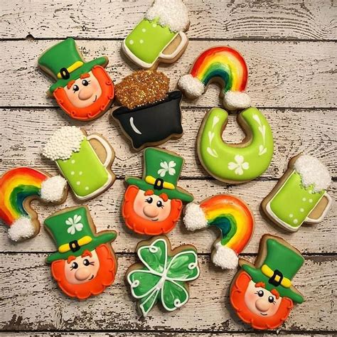 Bustin’ out this St.Pattys ! – @lilycupcakes  .